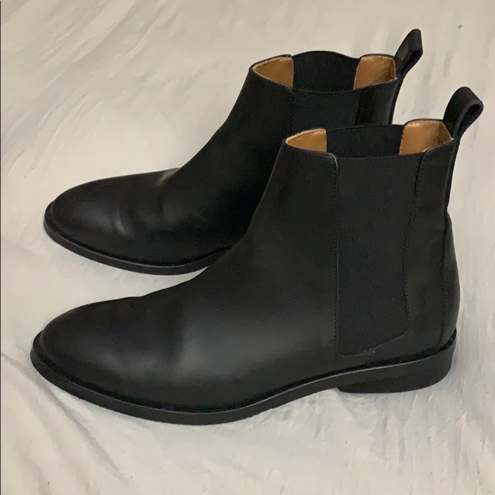 Everlane black modern Chelsea boots size 7.5